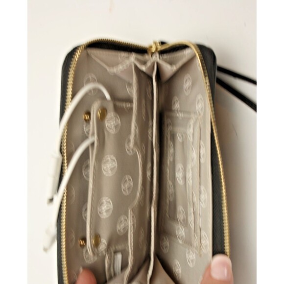 Adrienne Vittadini Studio Clutch Wristlet Wallet Black Phone Charging - Picture 2 of 7